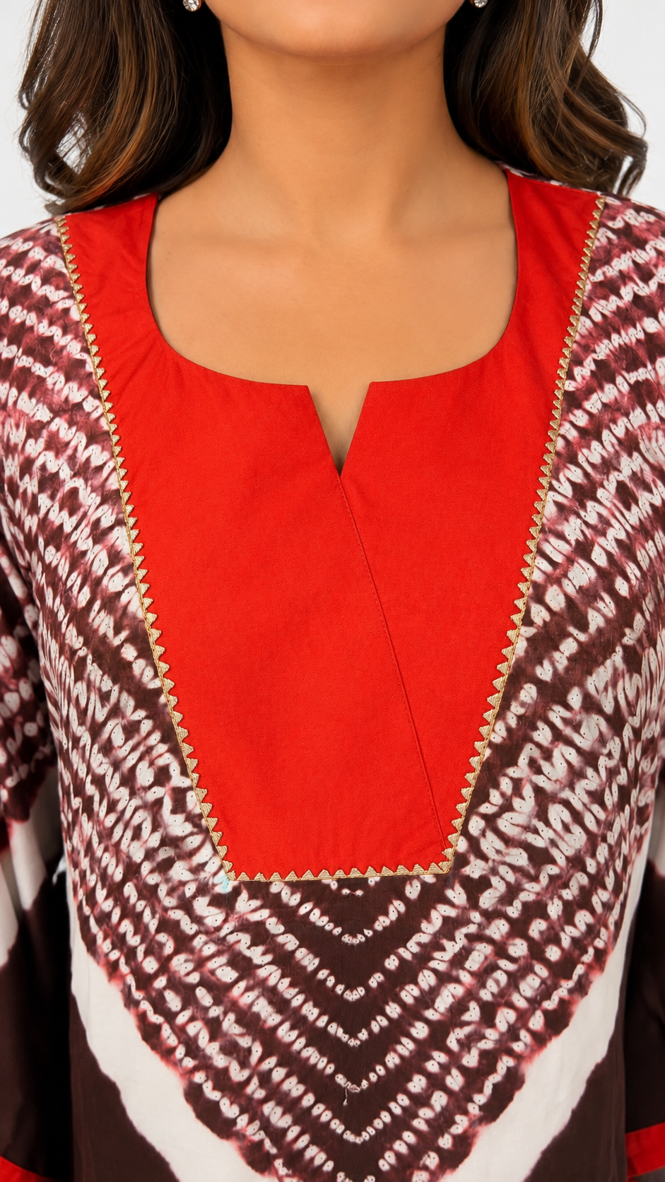 Maroon black cream chevron kaftan – neckline close-up